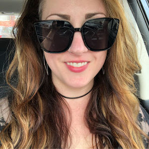 Meet your Posher, Elizabeth